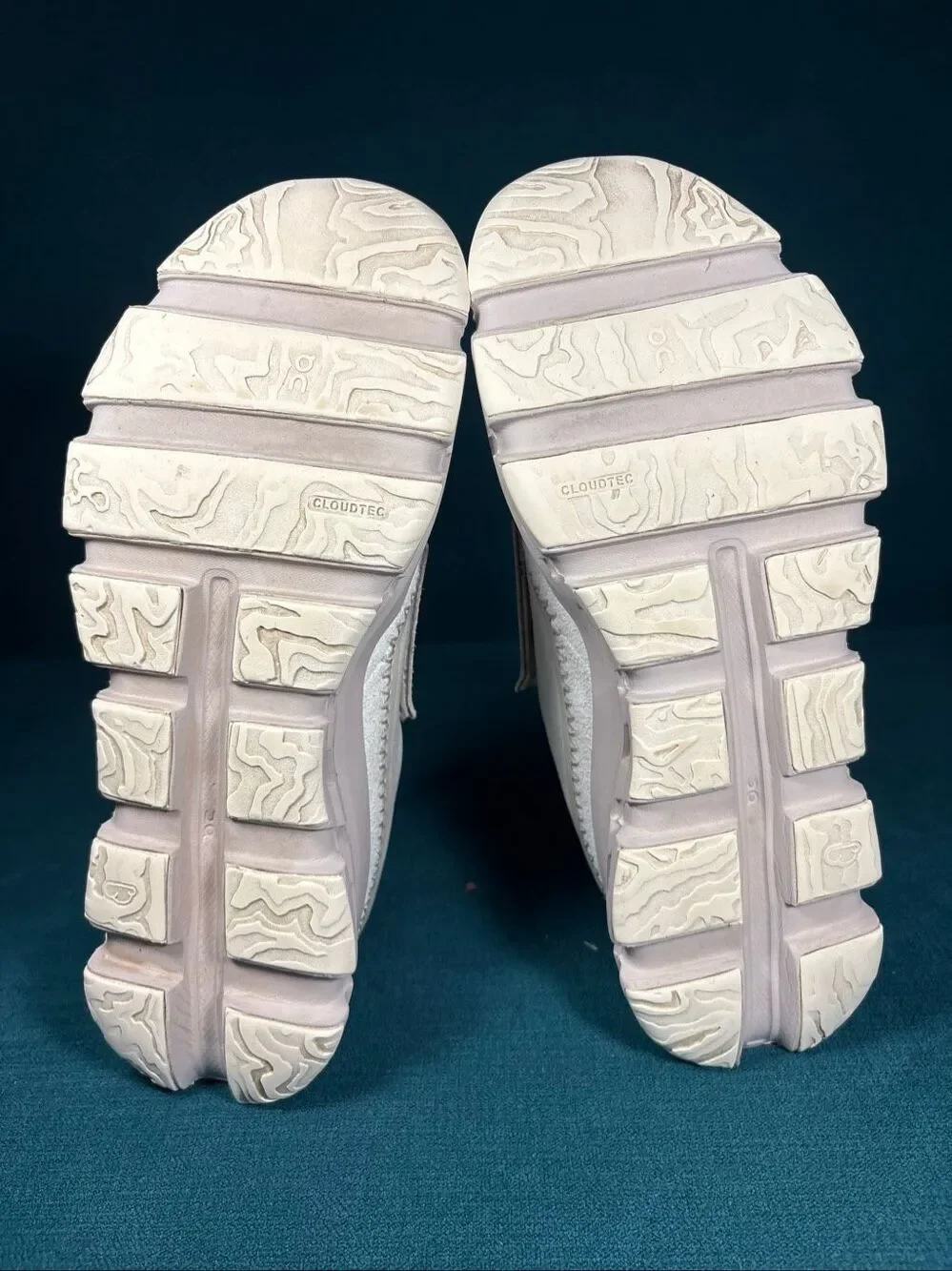 On Cloudaway Womens 8.5 Undyed White Speed Lacing Sneakers Shoes 49.98945